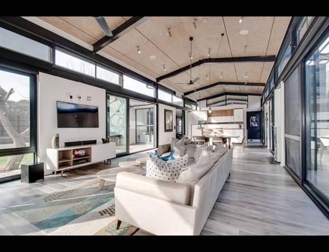 5 BEDROOM HOUSE FOR SALE IN HELDERFONTEIN ESTATE